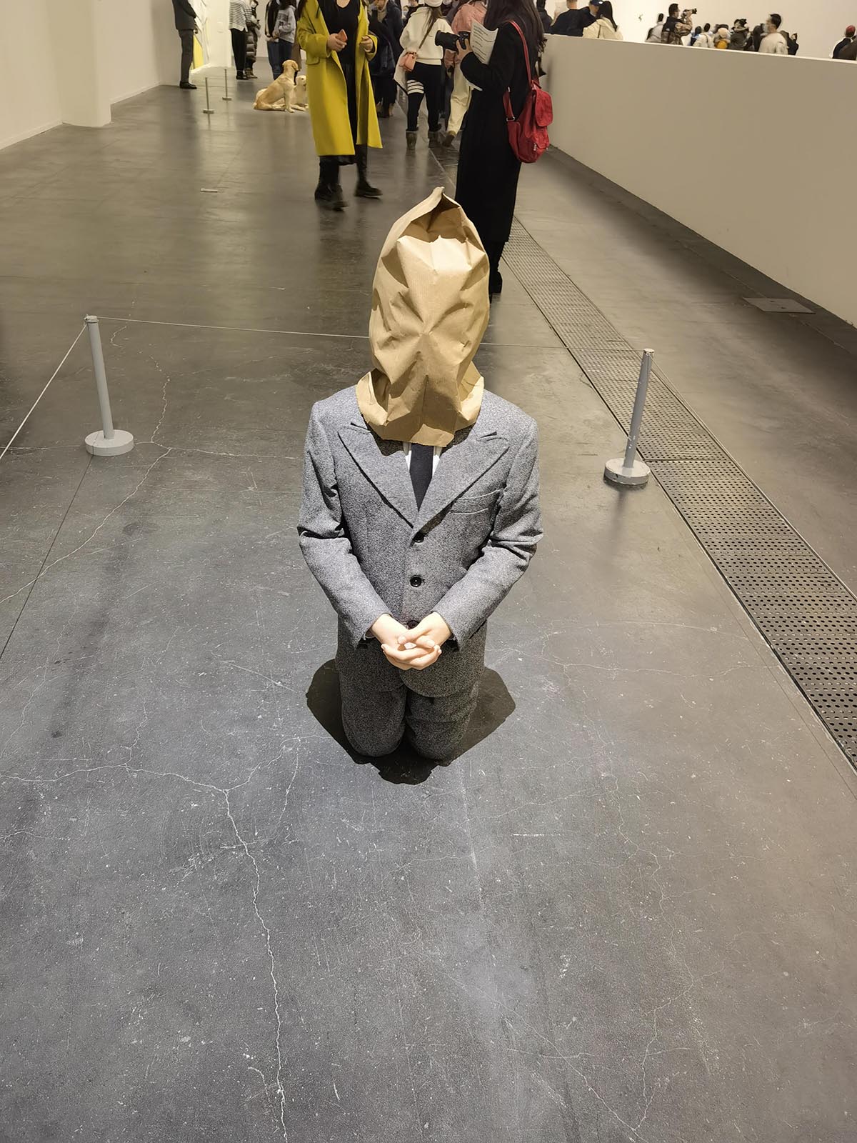 images/art/2021-12-19 莫瑞吉奥卡特兰 最后的审判/7.jpg